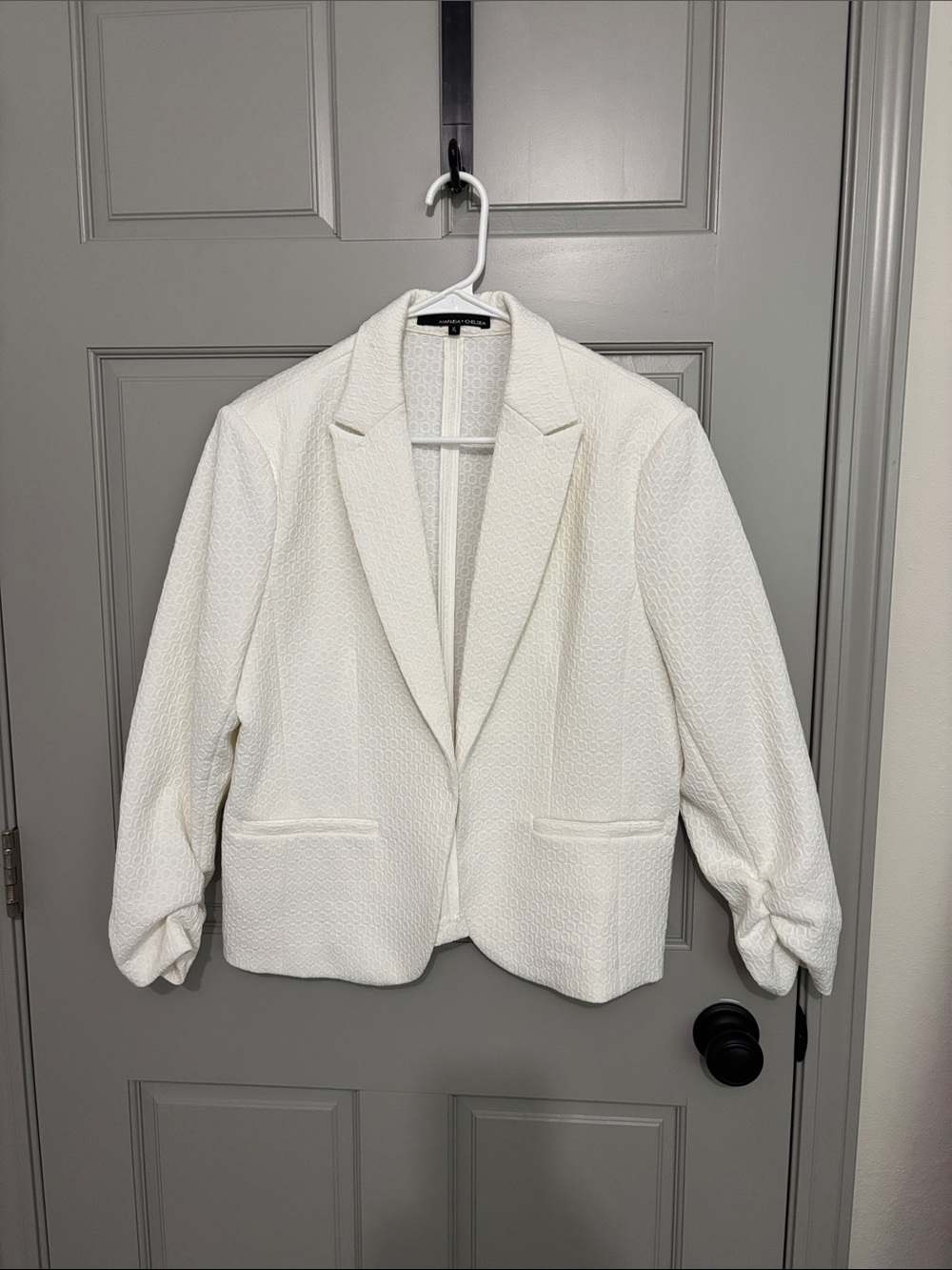 Amanda & Chelsea Off-White Textured Blazer Jacket